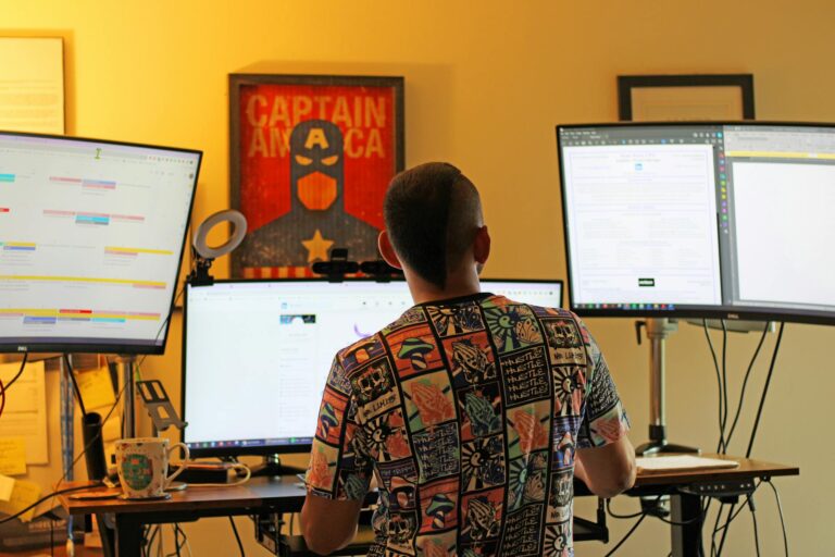 Why This Executive Switched From Standing Desk to Sit-Stand Setup Mid-Year