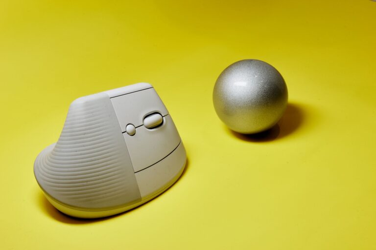 Vertical Mouse vs Trackpad vs Traditional Mouse: Ergonomic Performance Tested