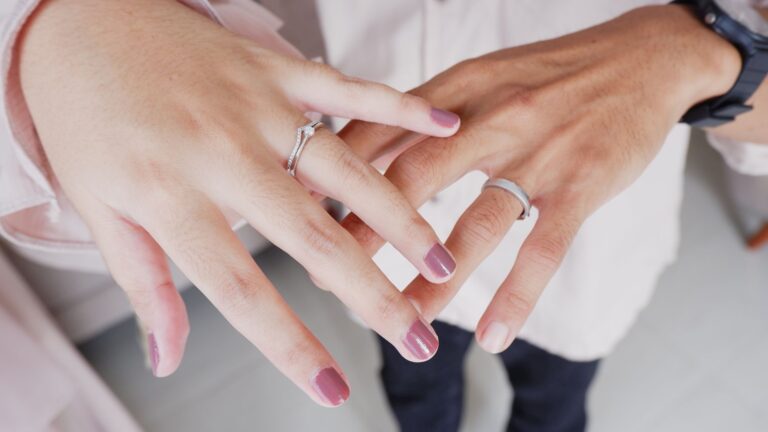 Samsung Galaxy Ring vs Oura Ring 4: Which Smart Ring Wins? - deskgearreviews