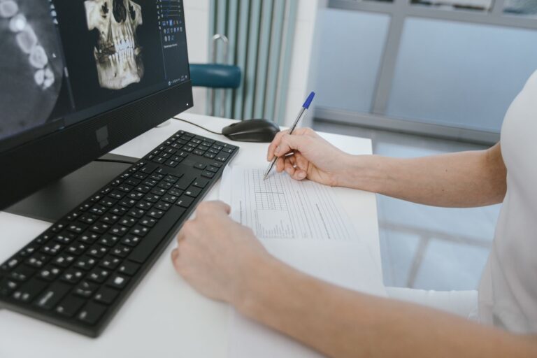 Keyboard and Mouse Placement Strategy for Carpal Tunnel Syndrome Prevention - deskgearreviews
