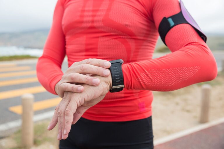 The Best Fitness Trackers for Your Lifestyle, Workouts, and Goals - deskgearreviews