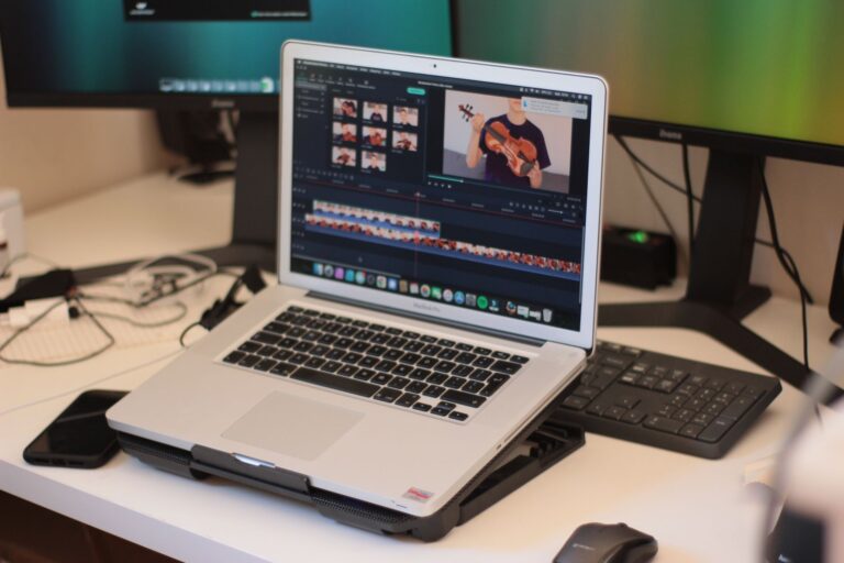 Desk Setup for Laptop Users: 3-Step Guide to Preventing Shoulder and Neck Tension