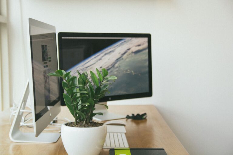Create a Dual Monitor Setup for Productivity: 5-Step Installation and Positioning Tutorial - deskgearreviews