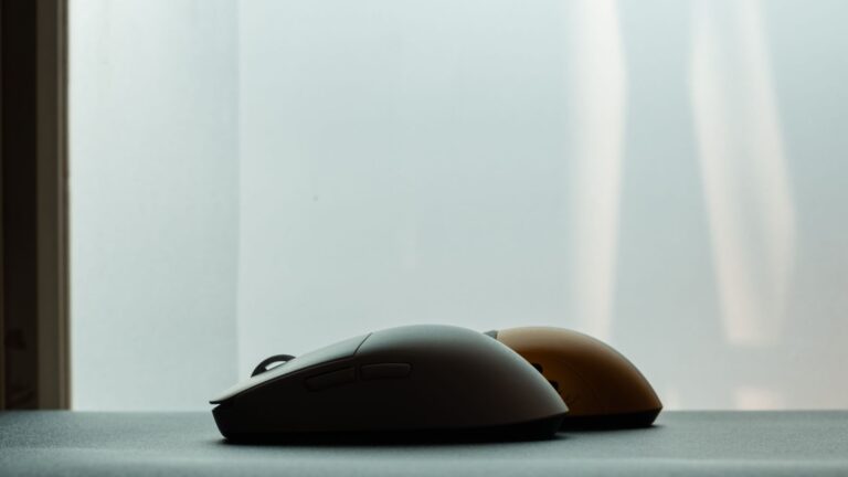Logitech Ergo M575 Wireless Mouse Review: A Game-Changer for Productivity? - DeskGearReviews