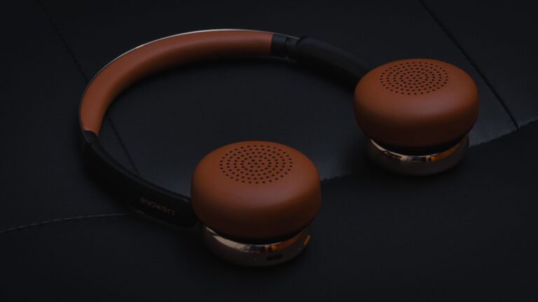 Best Noise Cancelling Headphones: Real-World Budget & Premium Tests - deskgearreviews