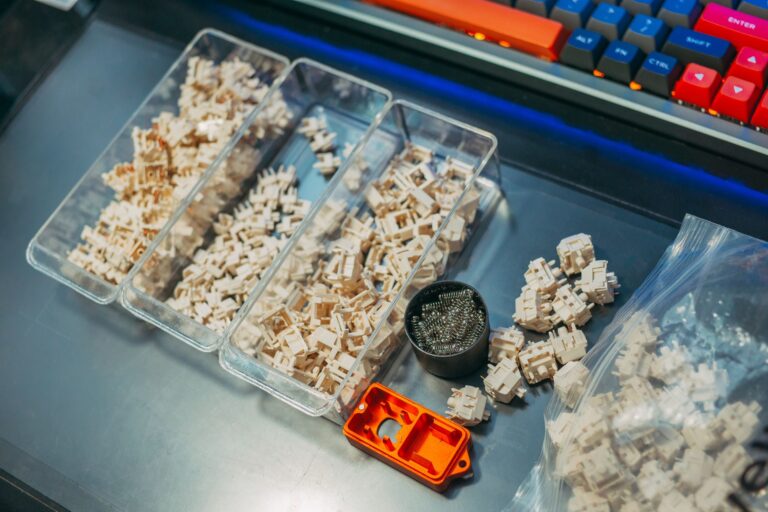 Complete Guide to Mechanical Keyboard Switch Types (2026) - DeskGearReviews