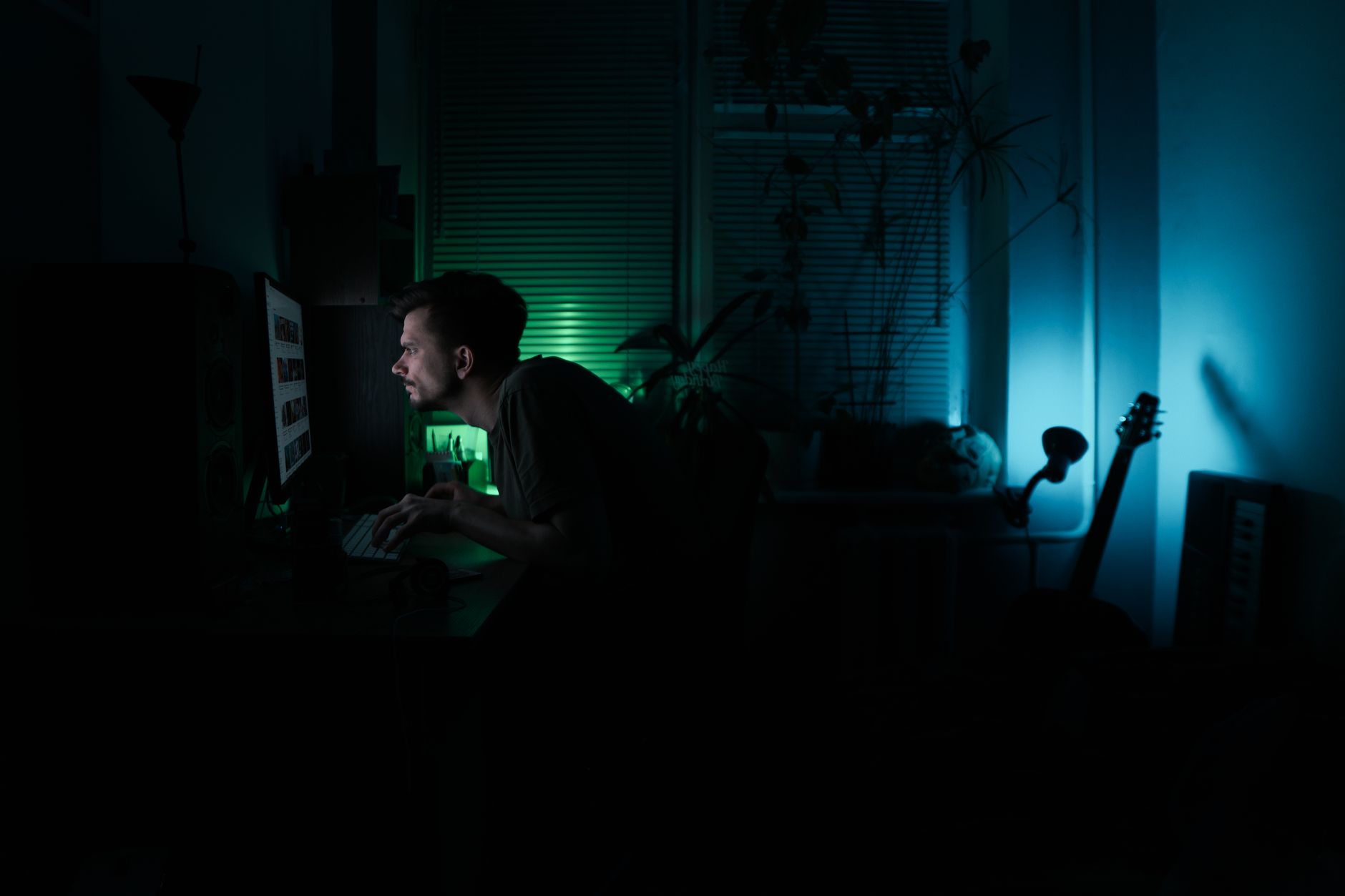 Ergonomic Assessment for Marathon Sessions — The Best Standing Desks for Gamers: Real-World Tests from Uplift to Desky