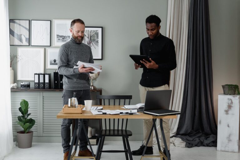 Standing Desk Showdown: Uplift V2 vs. Jarvis Bamboo – Which One Earns Your Hard-Earned Cash? - DeskGearReviews